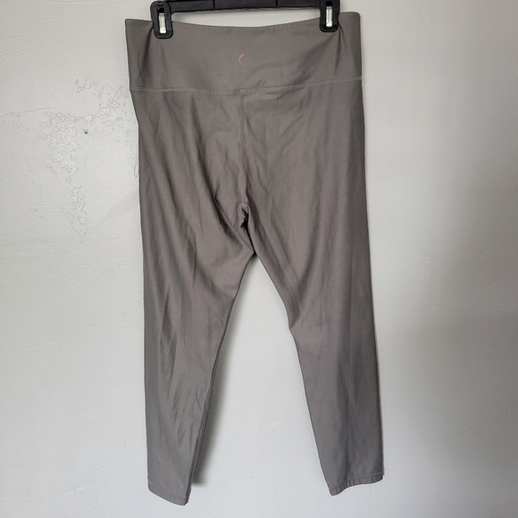 Zyia Active Women's 14-16 Grey Cropped Workout Leggings Athletic Running Gym - Picture 3 of 6